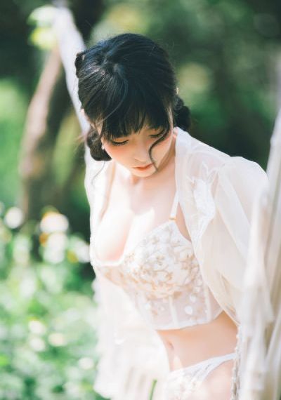 情欲电车蓝衣女_4K完整视频观看